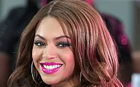 Beyonce si alte 14 cantarete sustin lupta impotriva cancerului - Video