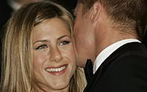 Jennifer Aniston a cinat cu Brad Pitt