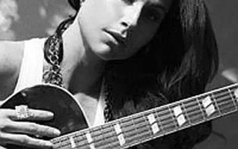 Minnie Driver a nascut un baietel
