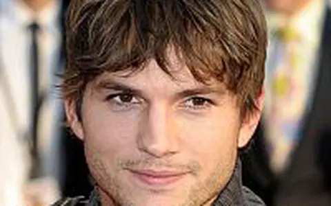 Ashton Kutcher antreneaza o echipa de fotbal