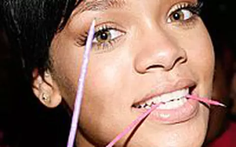 Rihanna socheaza cu videoclipul ”Disturbia” - VIDEO