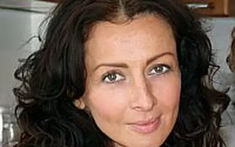 Mihaela Radulescu ia lectii de pilotaj