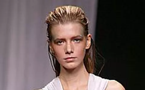 Paris Fashion Week: Anne Valerie Hash - Feminitate antica