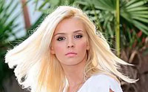 Diana Dumitrescu - Are titlu de Regina