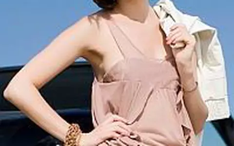 Laura Cosoi