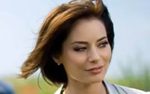 Laura Cosoi - Super girl