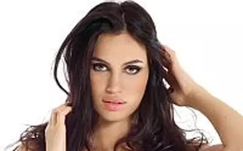Alina Puscau - Un top model cu cantec - VIDEO
