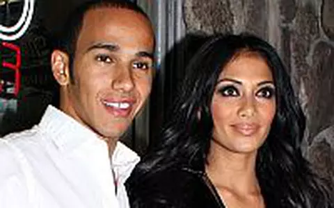 Lewis Hamilton i-a oferit cadou iubitei o calatorie in spatiu