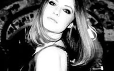 Vino pe forum la intalnirea cu Andreea Constantin, fashion editor Viva!