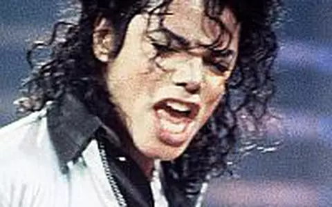 Peste 2000 de obiecte apartinand lui Michael Jackson vor fi scoase la licitatie