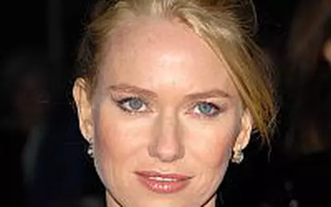 Naomi Watts a nascut un baietel