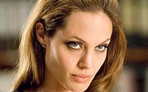 Angelina Jolie, the most ”Wanted”, acum si pe DVD - VIDEO