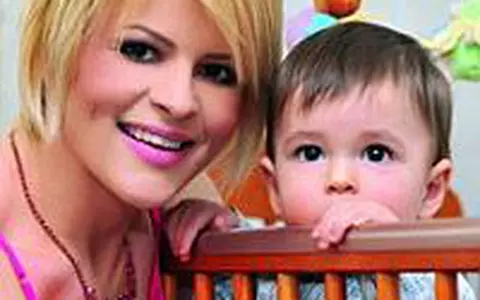 Sanda Ladosi a nascut o fetita