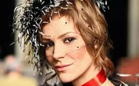 Roxana Ciuhulescu joaca intr-o piesa de teatru