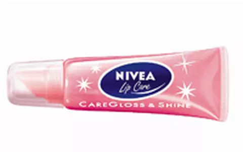 Buze hidratate cu Nivea Lip Care