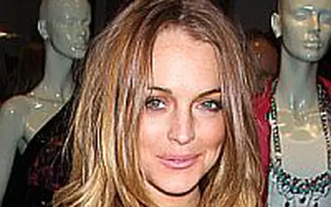 Lindsay Lohan - Prinsa de paparazzi cu iubita ei!