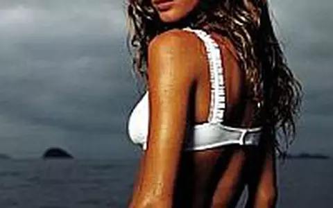 Gisele Bundchen - Surprinsa de paparazzi in luna de miere