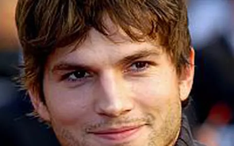Ashton Kutcher e un mare romantic