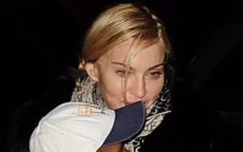 Madonna adopta din nou