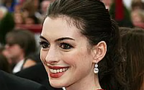 Anne Hathaway - Plimbare romantica alaturi de iubitul sau