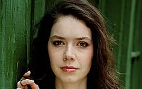 Alina Grigore ia lectii de canto