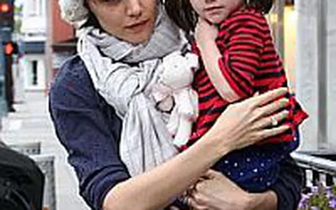 Katie Holmes si Suri - Cu escorta la shopping