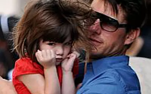 Tom Cruise plateste 1 milion $ pentru educatia fiicei sale