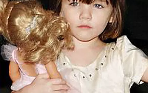 Suri Cruise merge la o scoala scientologica
