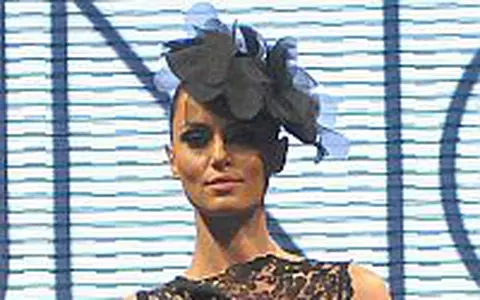 Catrinel Menghia, pe catwalk, la Bucuresti