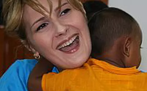 Alessandra Stoicescu - In misiune umanitara in Bangladesh
