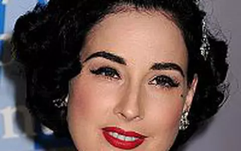Dita Von Teese face show la Eurovision