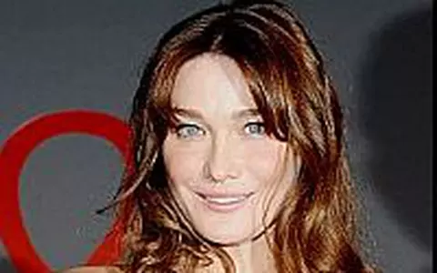 Carla Bruni Sarkozy, din nou dezbracata
