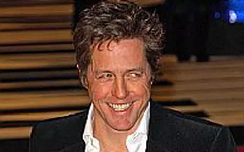 Hugh Grant recidiveaza. A lovit din nou un paparazzo