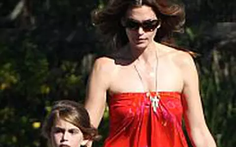 Cindy Crawford - Fiica sa ii calca pe urme