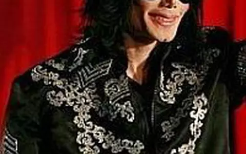 Michael Jackson - Albumele sale se vand ca painea calda