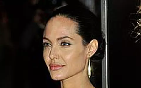 Angelina Jolie, intr-o pauza de dans alaturi de fiicele sale