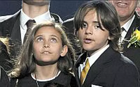 Tatal lui Michael Jackson vrea sa lanseze Jackson 3