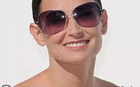 Demi Moore ar putea adopta un copil