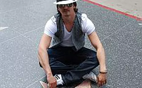 Mihai Petre s-a fotografiat langa steaua lui Michael Jackson