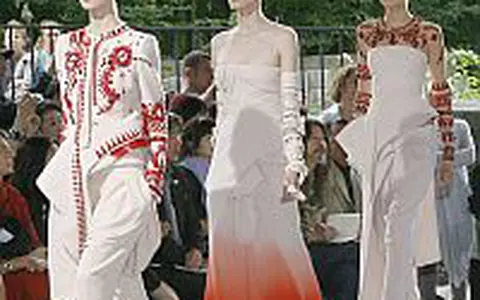 Show-ul Givenchy Haute Couture toamna - iarna 2009-2010