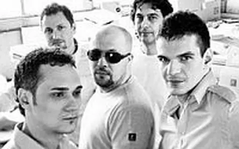 ”E plin de fete” - Noul single Vama