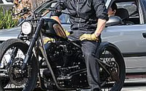 Brad Pitt, pe motocicleta!