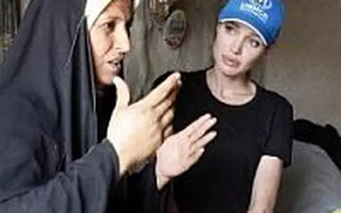 Angelina Jolie, in vizita la refugiatii irakieni