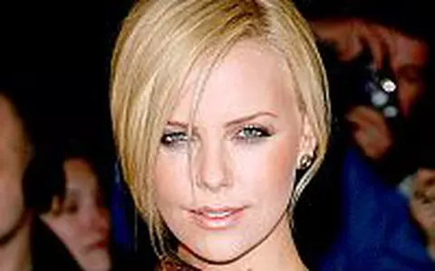 Charlize Theron este Florence a Arabiei