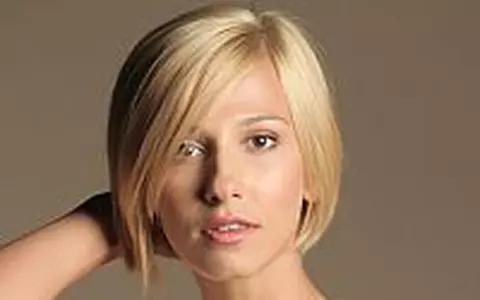 Dana Rogoz s-a vopsit blonda