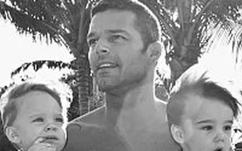 Ricky Martin, pe Twitter impreuna cu gemenii sai