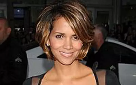 Halle Berry e cea mai sexy...