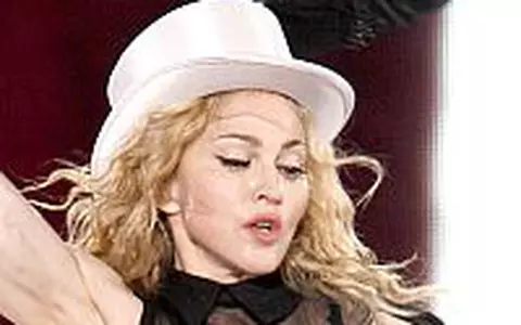 Madonna vrea 500 de trandafiri si sala de masaj la Bucuresti
