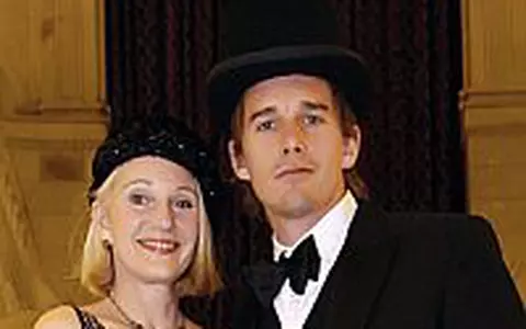 Ethan Hawke - Interviu realizat de Leslie Hawke- VIDEO