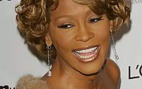 Whitney Houston se intoarce